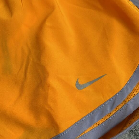 🍊NWT Nike women dri fit tempo training shorts size M bright orange 🍊 🏃🏻‍♀️ - Picture 6 of 12